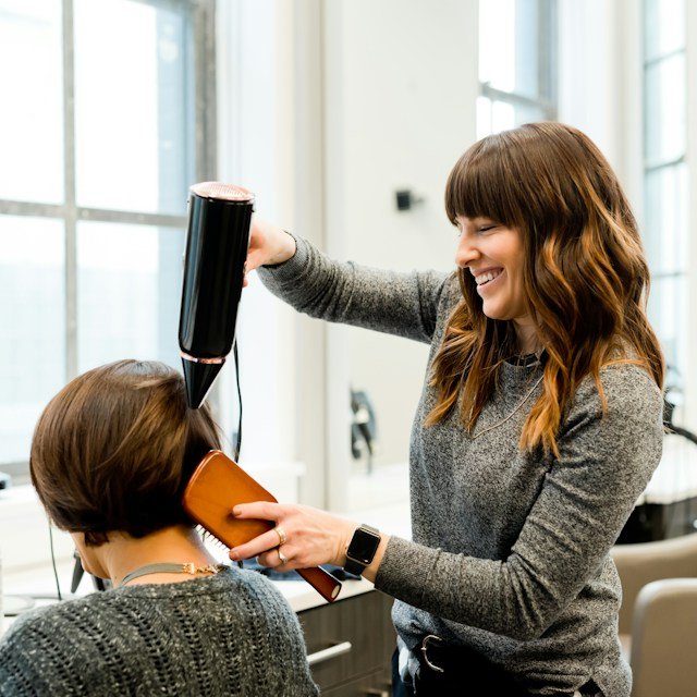 Salon Staff 4